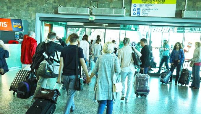 7 per qind me shume turiste te huaj ne katermujorin e pare, bie numri i vizitoreve nga Kosova